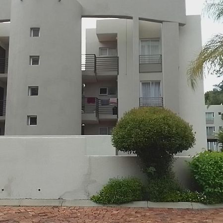 The Apartment On Katherine Street In Central Sandton Joanesburgo Exterior foto