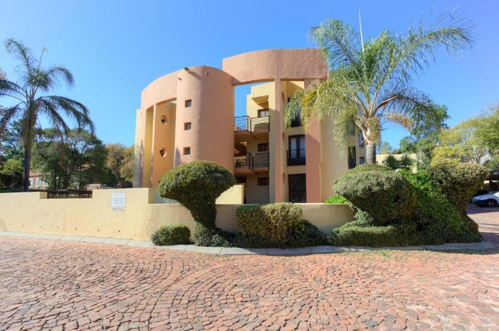 The Apartment On Katherine Street In Central Sandton Joanesburgo Exterior foto